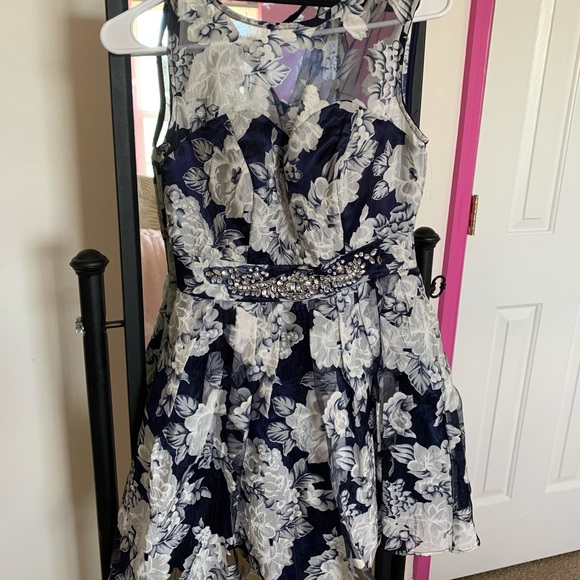 Short Prom/ Formal Dress - Picture 2 of 2